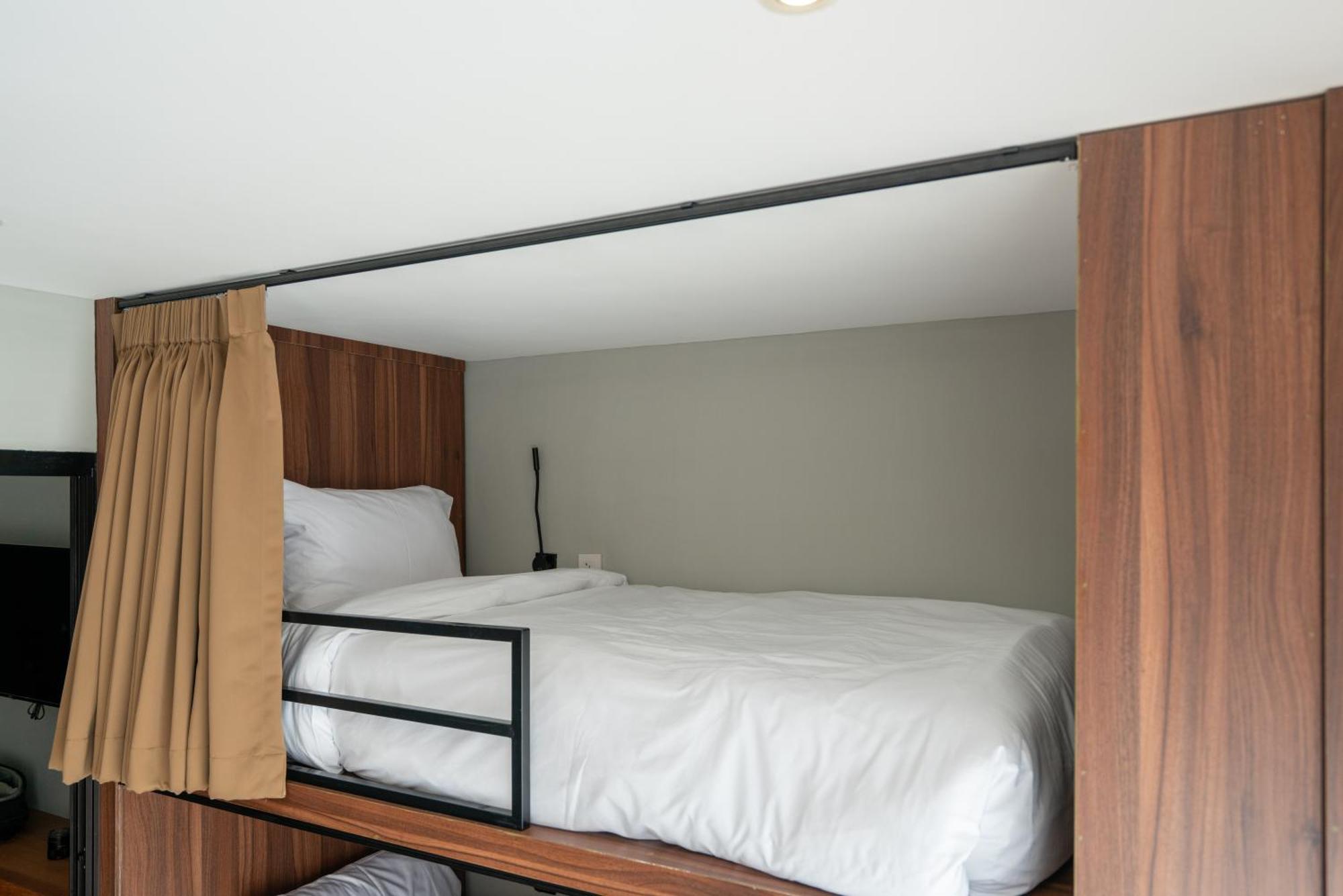 Woodstory Boutique Hotel Бангкок Экстерьер фото